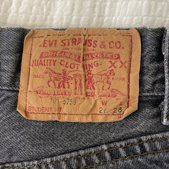 Vintage Student Fit Button Fly Levis - Picture 5 of 5
